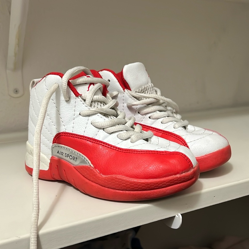 Air sport kids Red and white shoes. Size 11 used